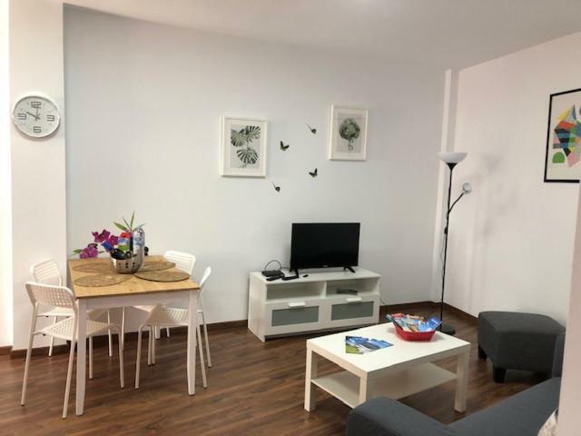 Apartamentos Cerca Del Aeropuerto 잉헤니오 외부 사진